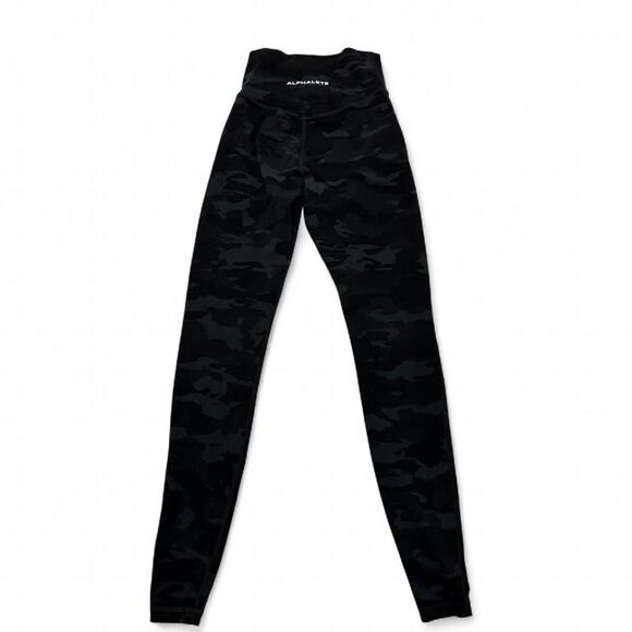 Alphalete Pants - Alphalete Women’s Black Camo Low Rise V Cut Flattering Fitted Leggings Size XXS